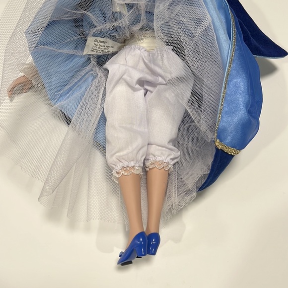 Disney Brass Key Porcelain Snow White Doll - Picture 10 of 12